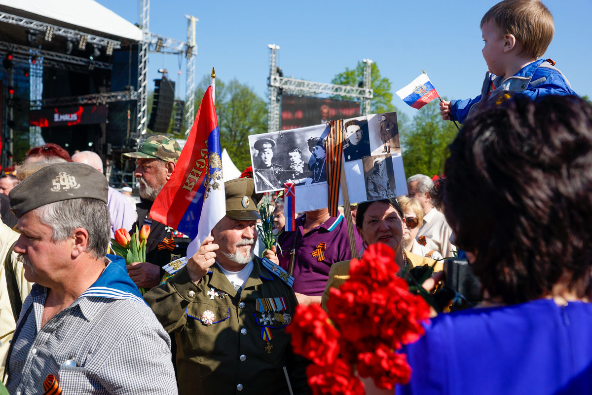 9 мая в Риге: Зарисовки у памятника Освободителям