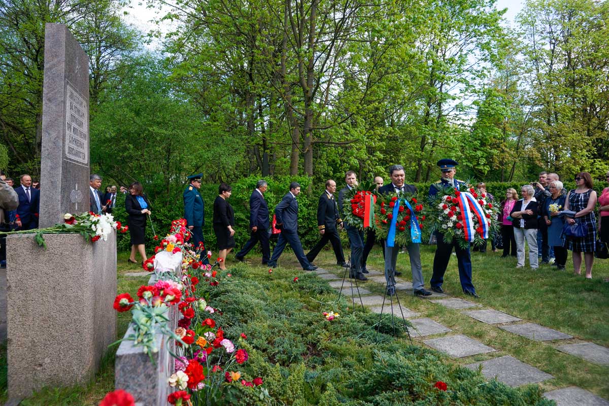 9 мая в Риге: На Покровском и Гарнизонном кладбищах