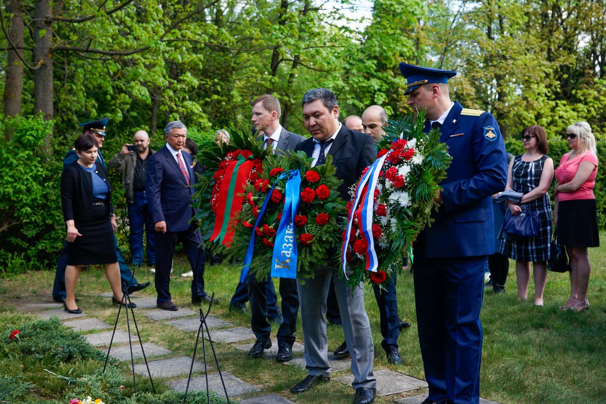 9 мая в Риге: На Покровском и Гарнизонном кладбищах