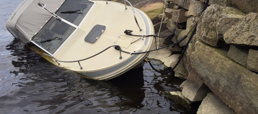 Обнаружена утечка топлива с катера в Iddefjord