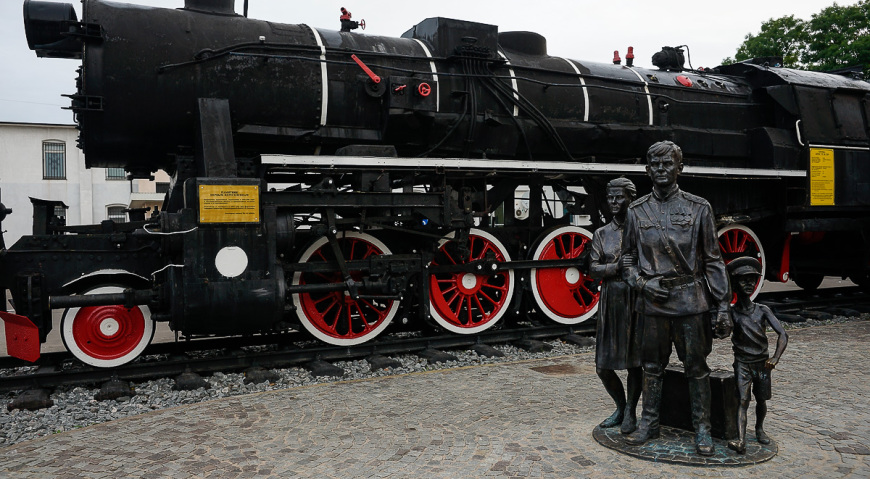 Памятник Первым переселенцам в Советске
