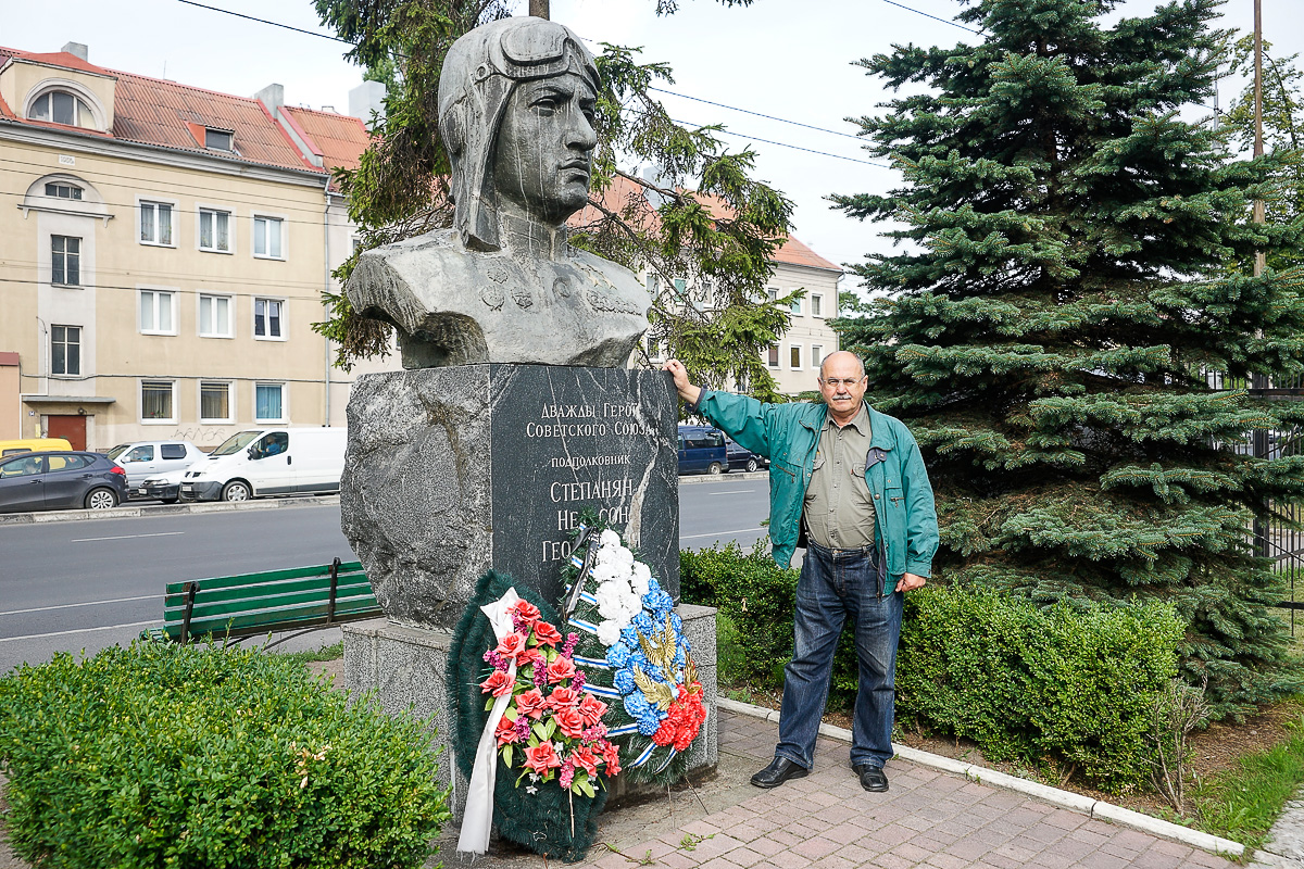 100 лет Морской авиации России: Церемония у памятника