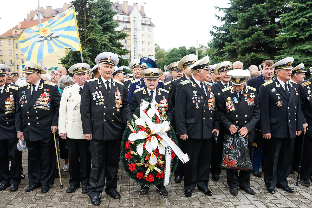 100 лет Морской авиации России: Церемония у памятника