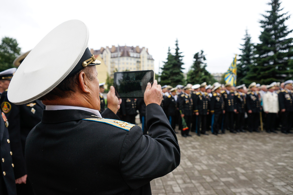 100 лет Морской авиации России: Церемония у памятника