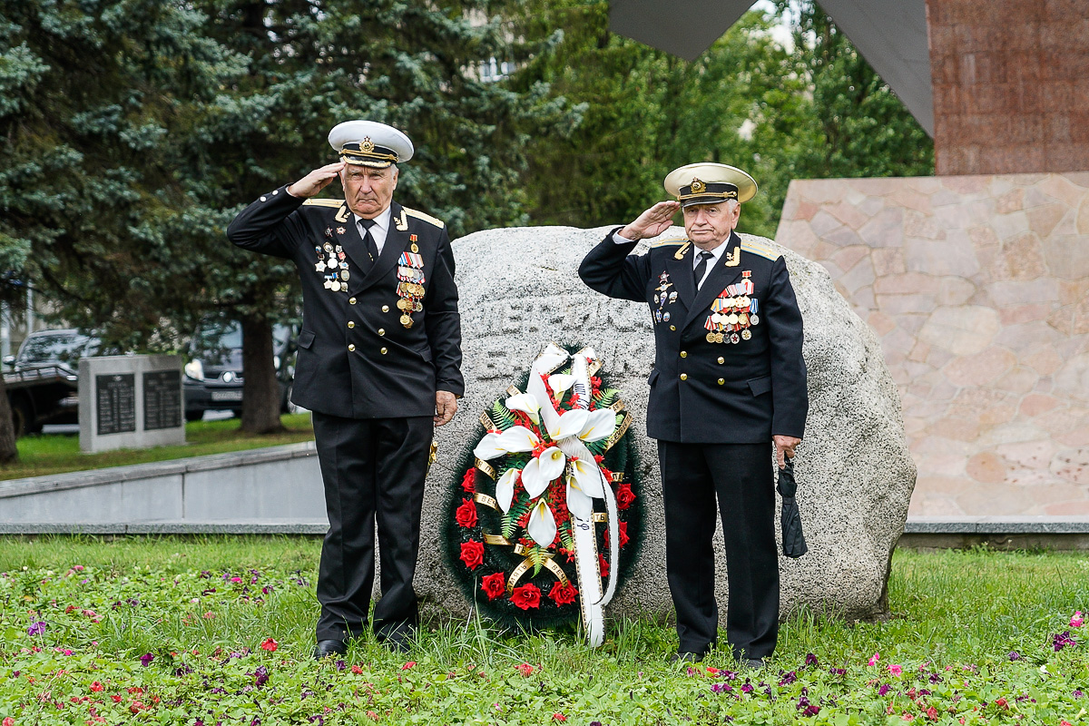 100 лет Морской авиации России: Церемония у памятника