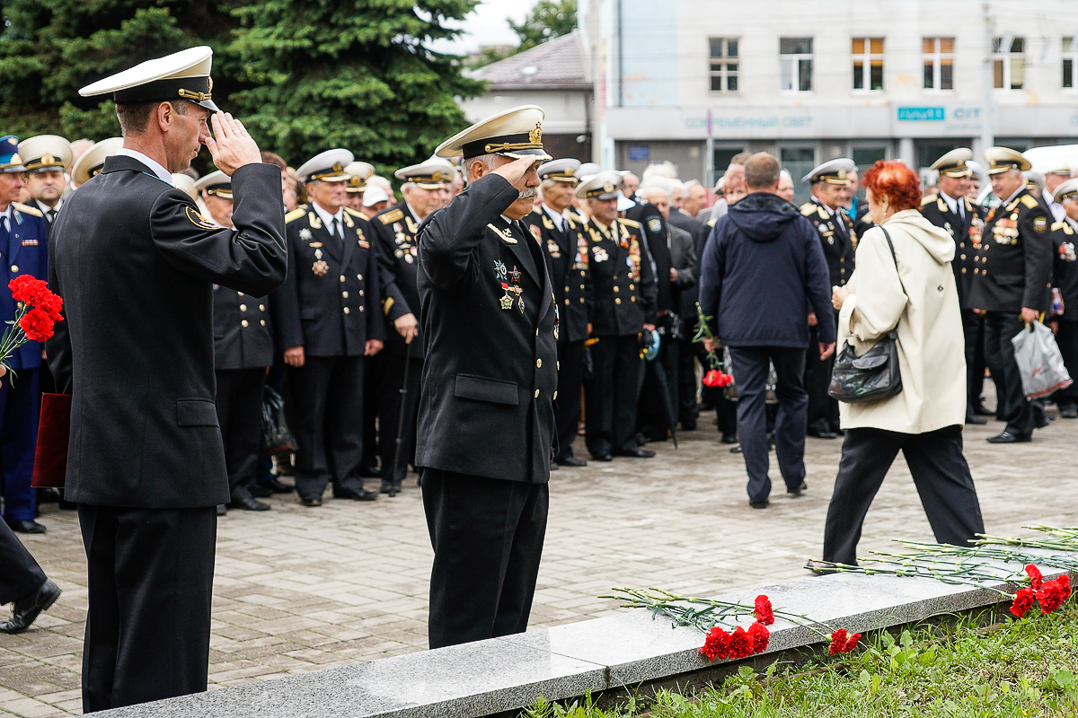 100 лет Морской авиации России: Церемония у памятника