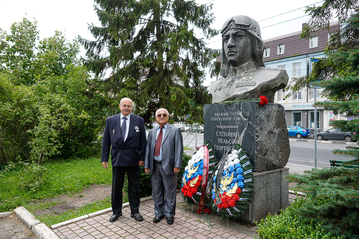 100 лет Морской авиации России: Церемония у памятника