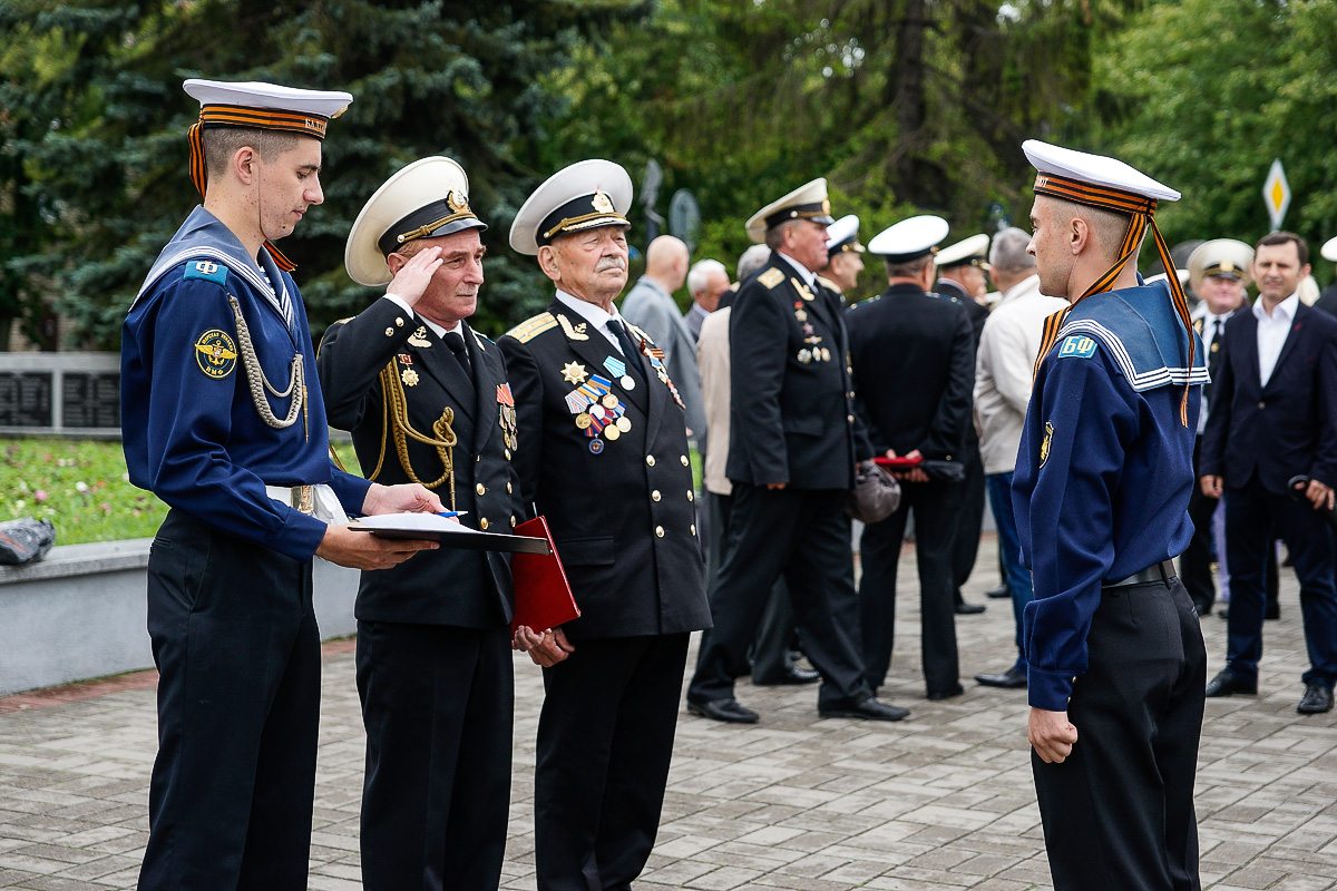 100 лет Морской авиации России: Церемония у памятника