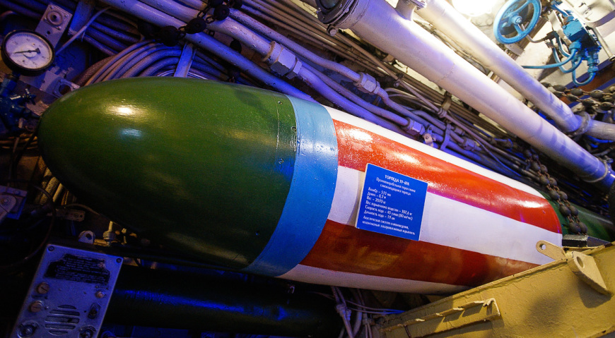 Торпеды в первом отсеке подводной лодки Б-413