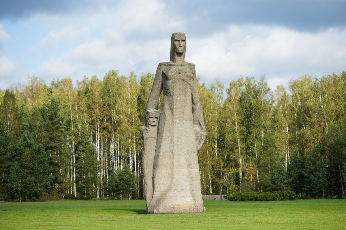 Церемония у мемориала в Саласпилсе