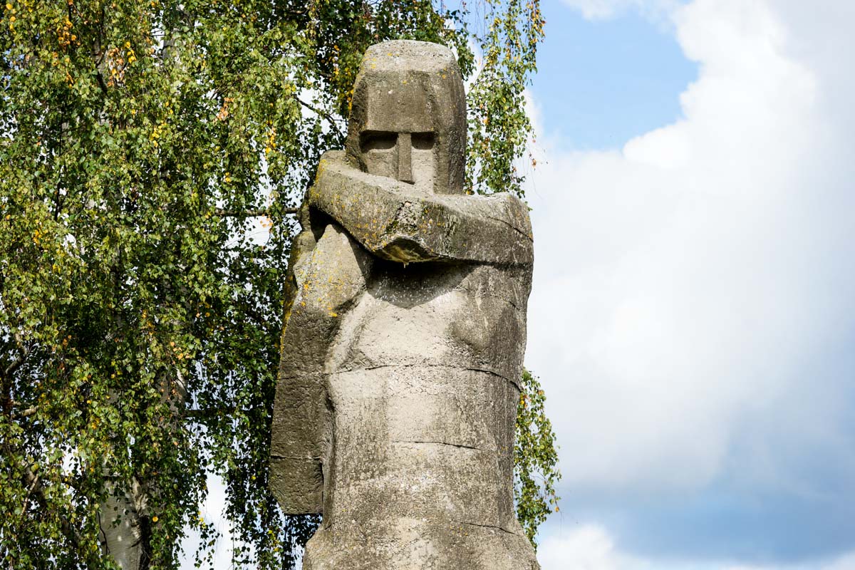 Церемония у мемориала в Саласпилсе