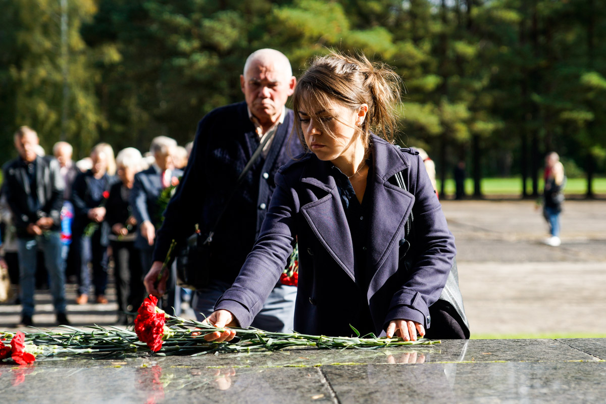 Церемония у мемориала в Саласпилсе