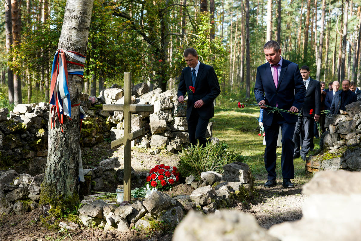 Церемония у мемориала в Саласпилсе