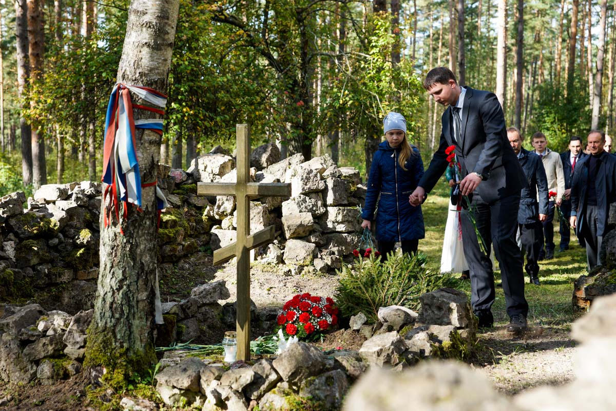 Церемония у мемориала в Саласпилсе