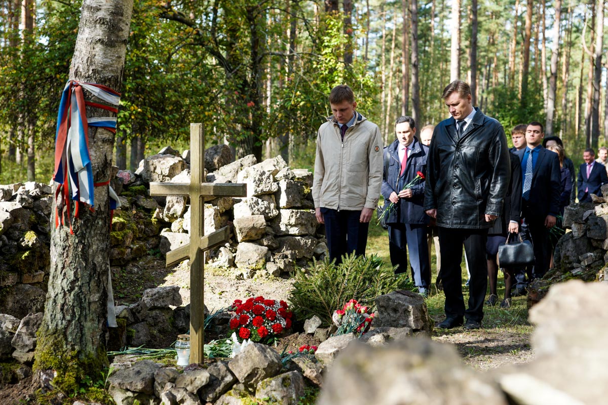 Церемония у мемориала в Саласпилсе