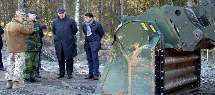 Министр обороны посетил учения «Detonators 2016″