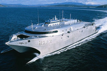 Почему сгорел катамаран HSV-2 Swift