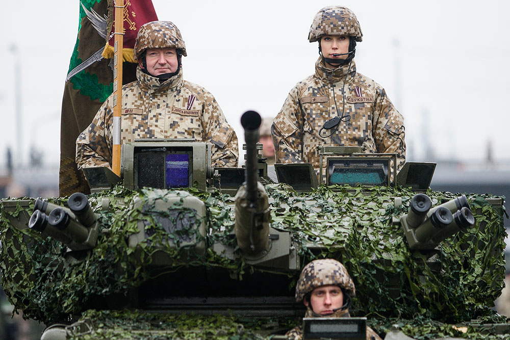 Военный парад в День Независимости Латвии