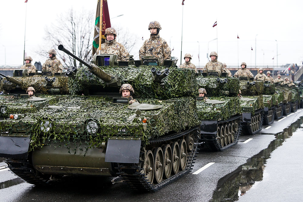 Военный парад в День Независимости Латвии