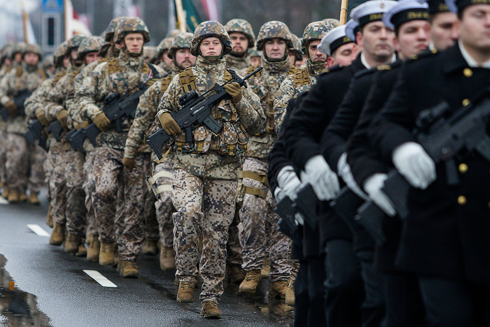 Военный парад в День Независимости Латвии