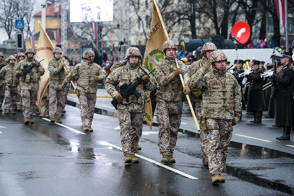 Военный парад в День Независимости Латвии