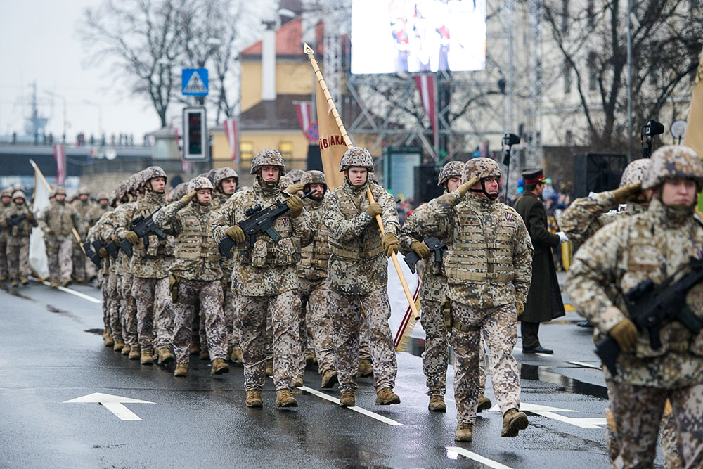 Военный парад в День Независимости Латвии