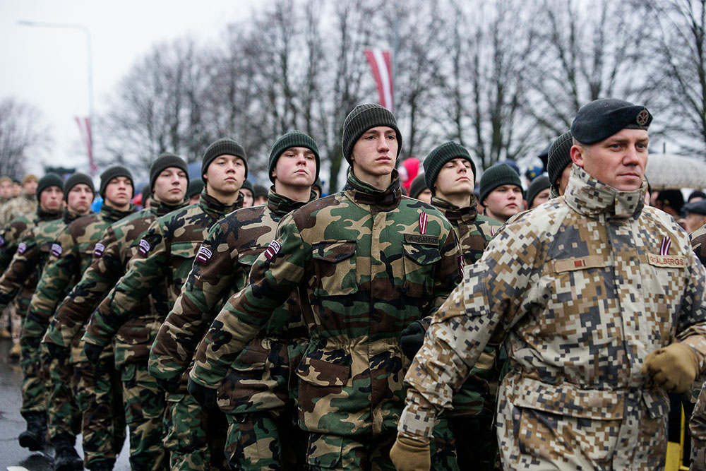 Военный парад в День Независимости Латвии