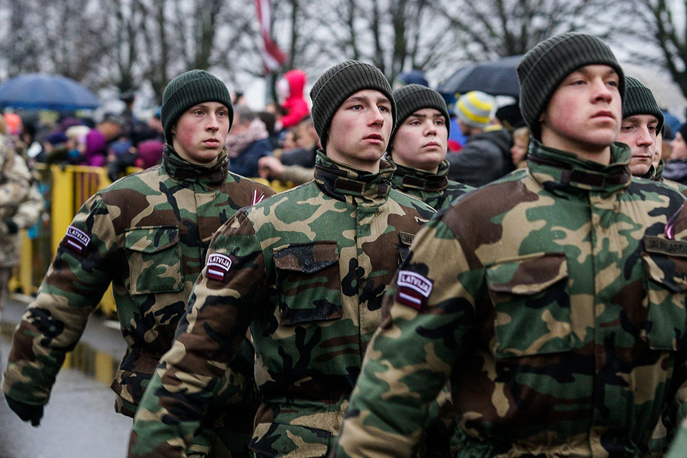 Военный парад в День Независимости Латвии