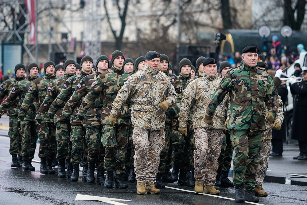 Военный парад в День Независимости Латвии