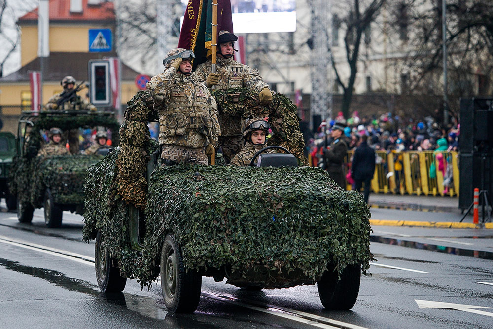 Военный парад в День Независимости Латвии