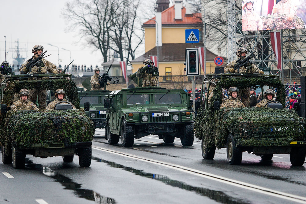 Военный парад в День Независимости Латвии