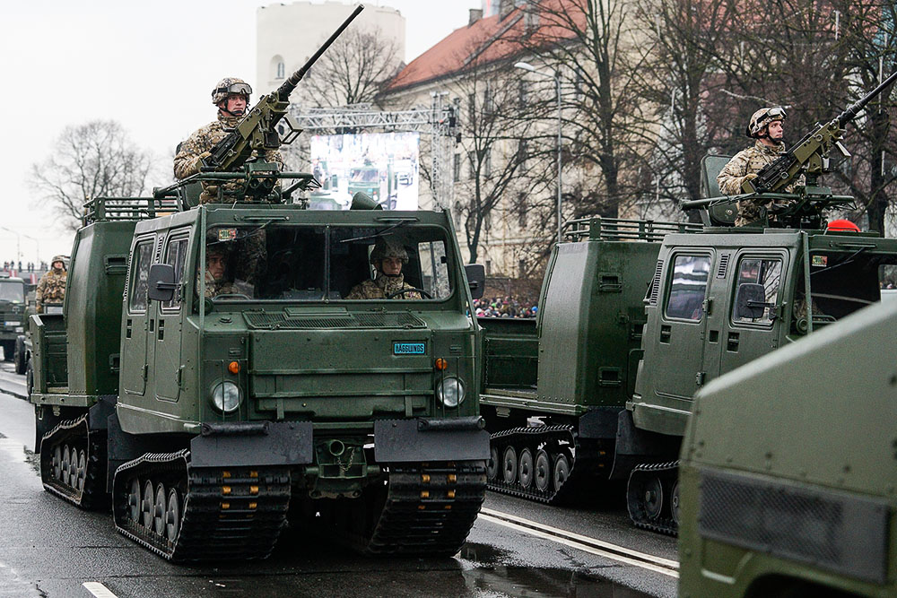 Военный парад в День Независимости Латвии