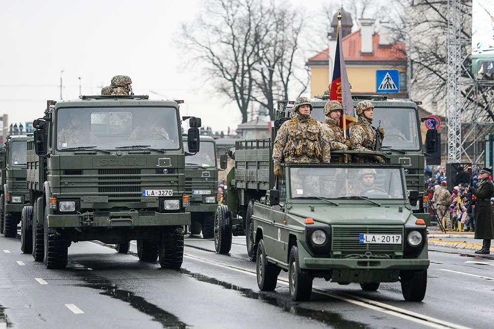 Военный парад в День Независимости Латвии