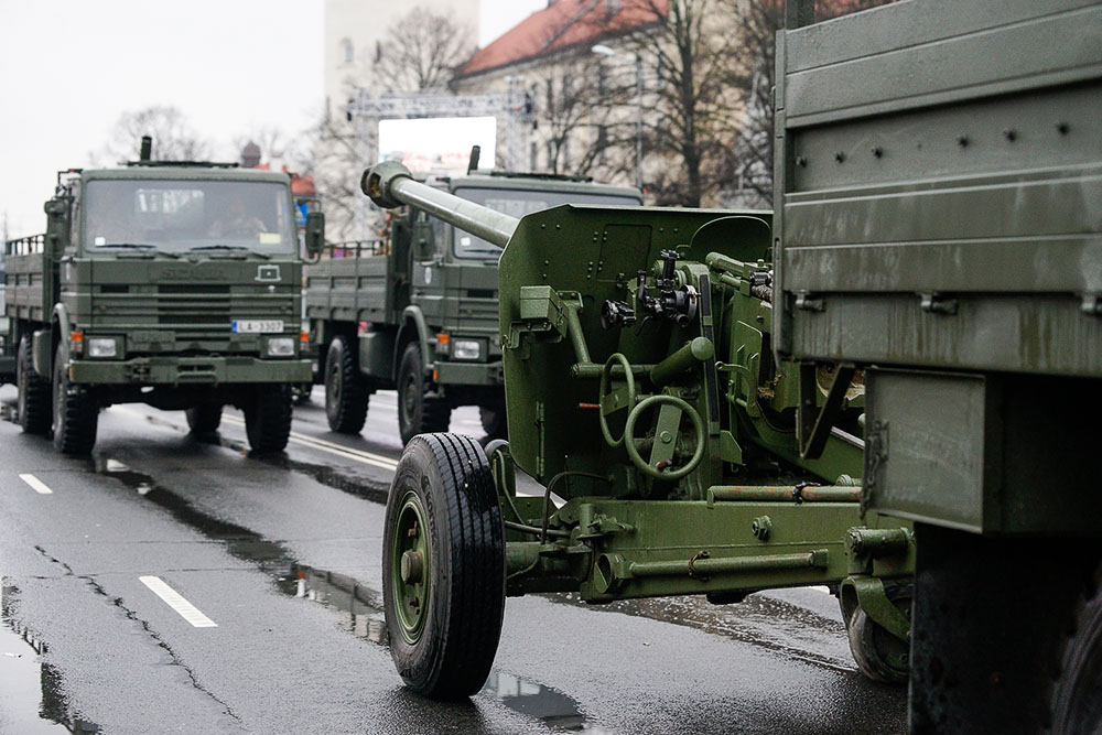 Военный парад в День Независимости Латвии