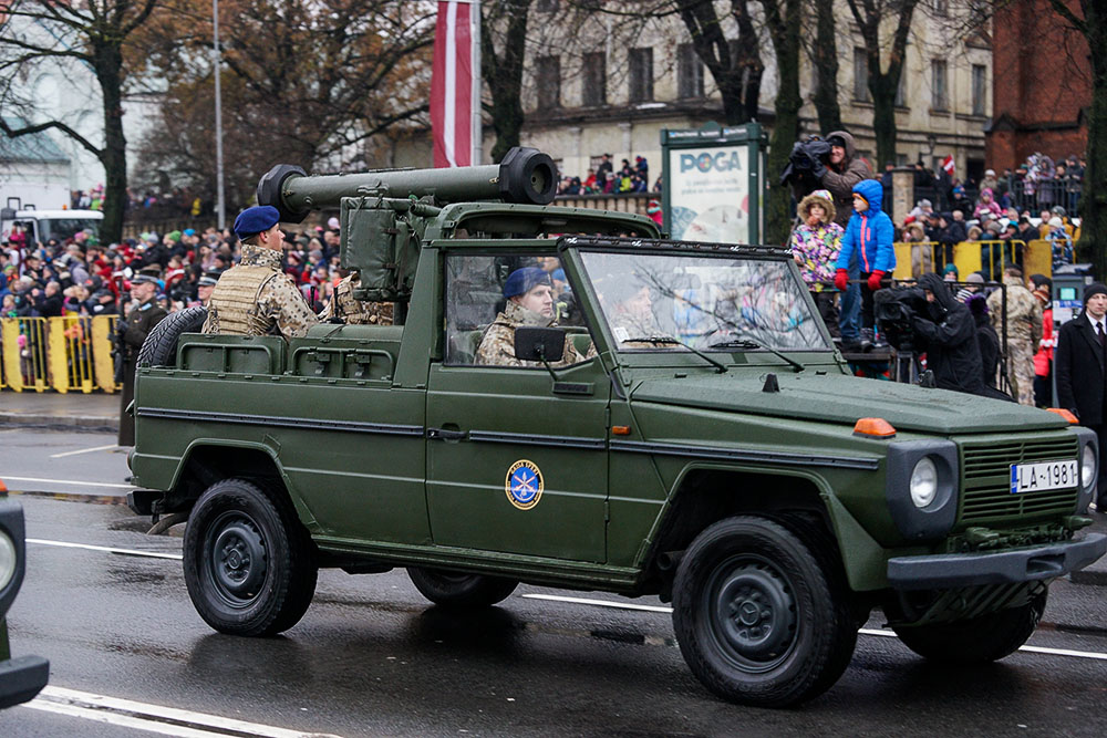 Военный парад в День Независимости Латвии