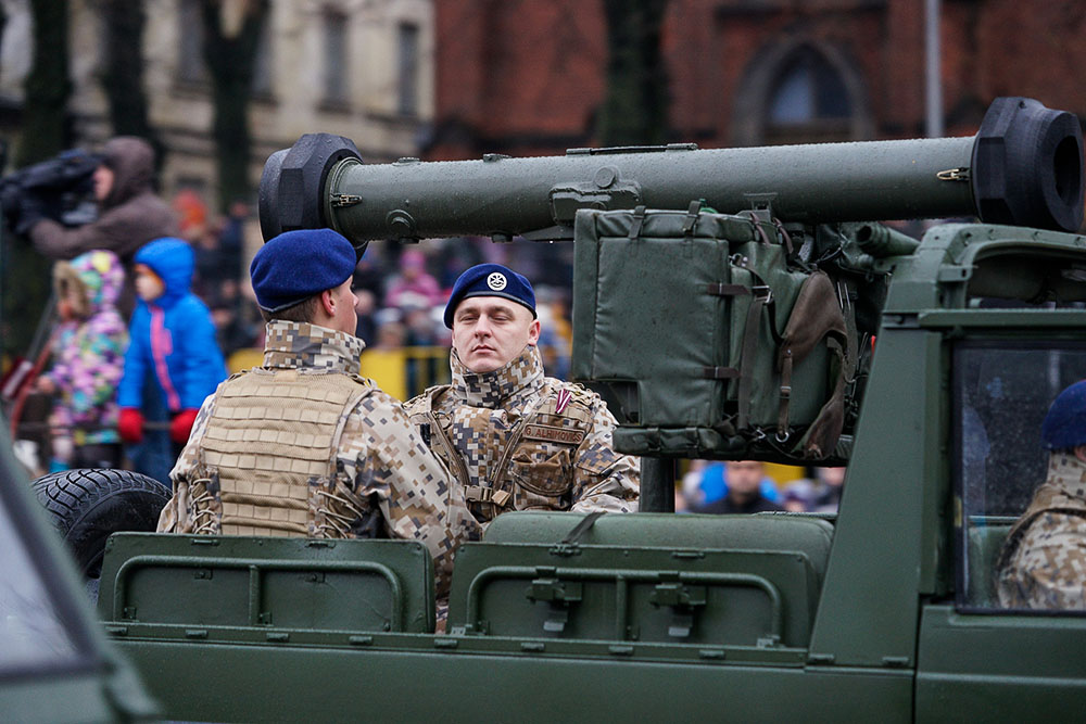 Военный парад в День Независимости Латвии