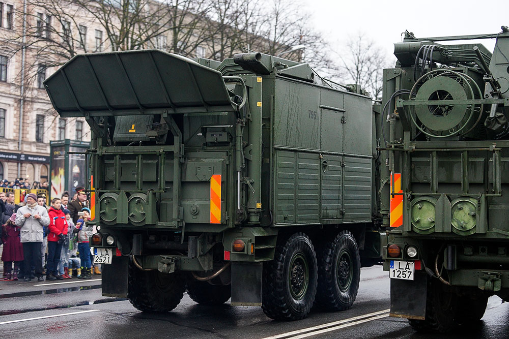 Военный парад в День Независимости Латвии