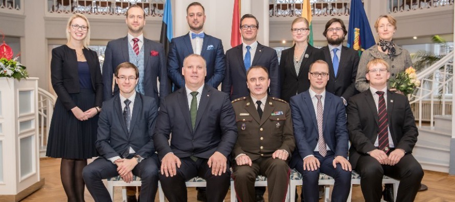 Министр обороны посетил Балтийский колледж обороны