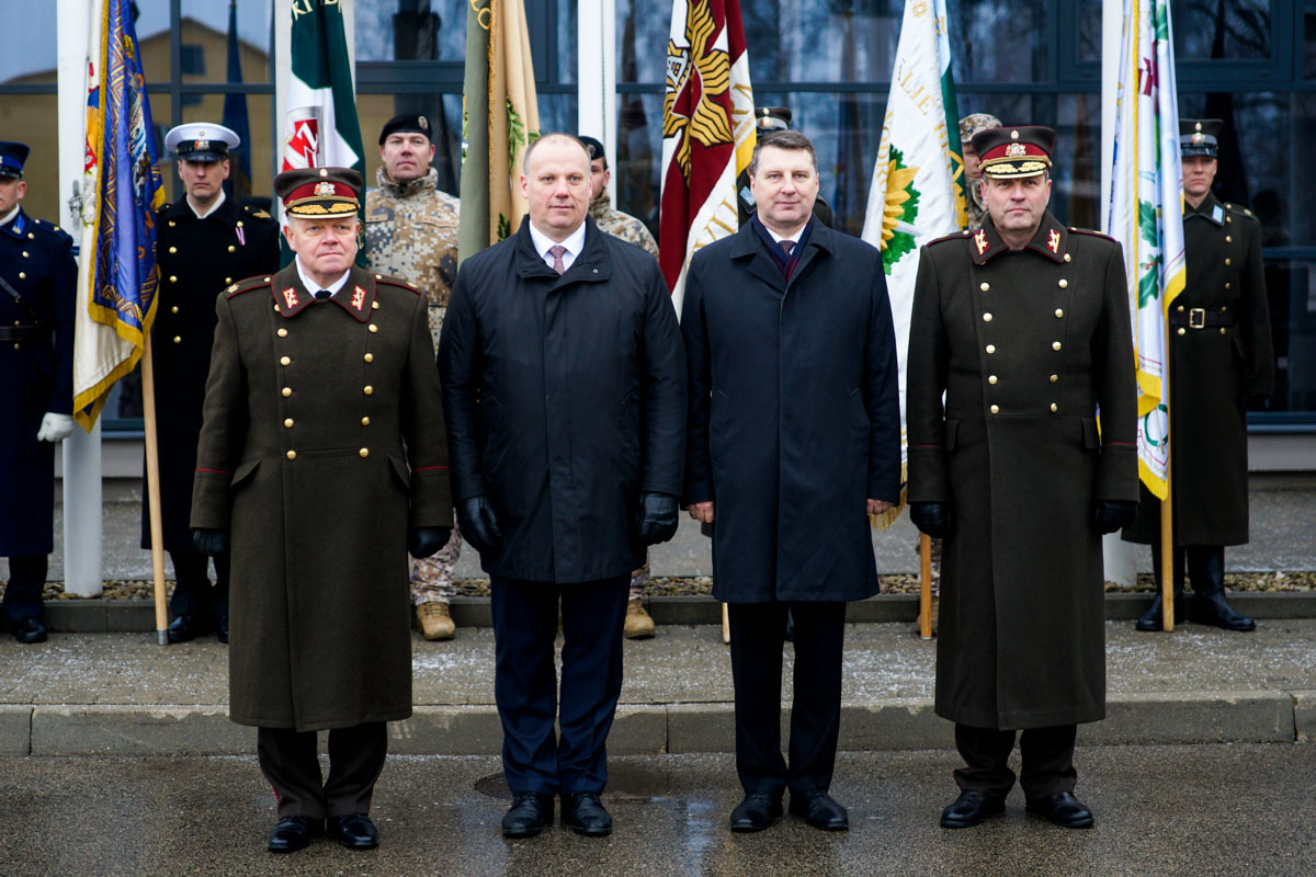 Церемония смены командующего НВС