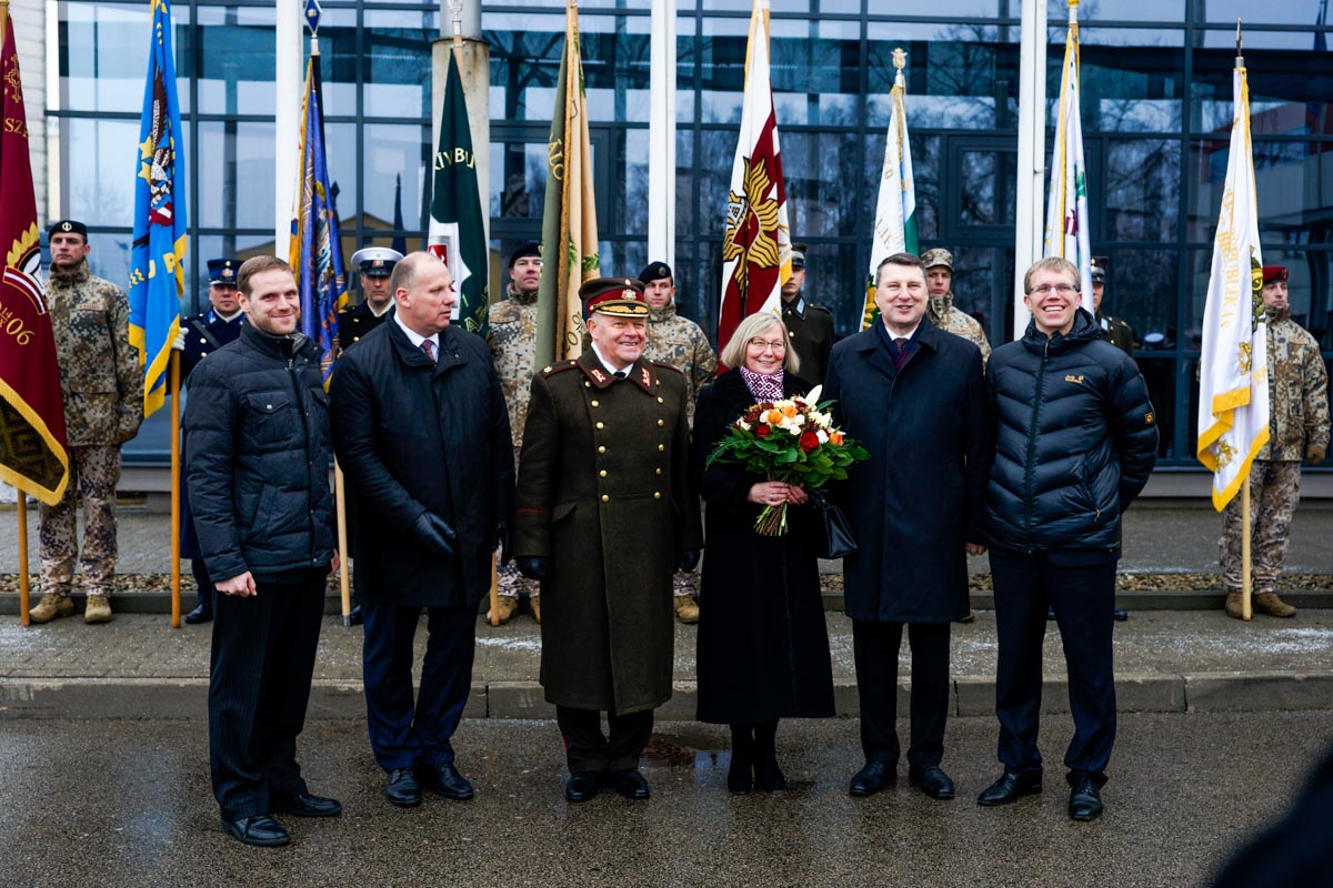 Церемония смены командующего НВС