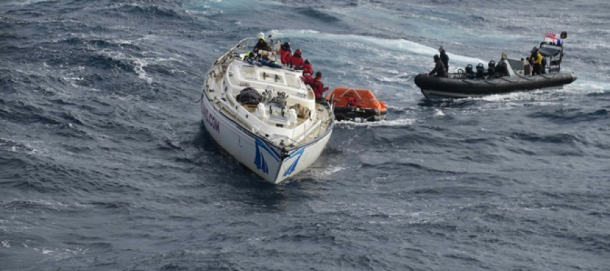 Эсминец HMS Dragon спас 14 моряков в Атлантике