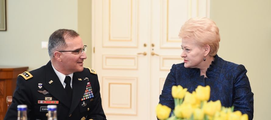 Президент Литвы рекомендует перенести штабы
