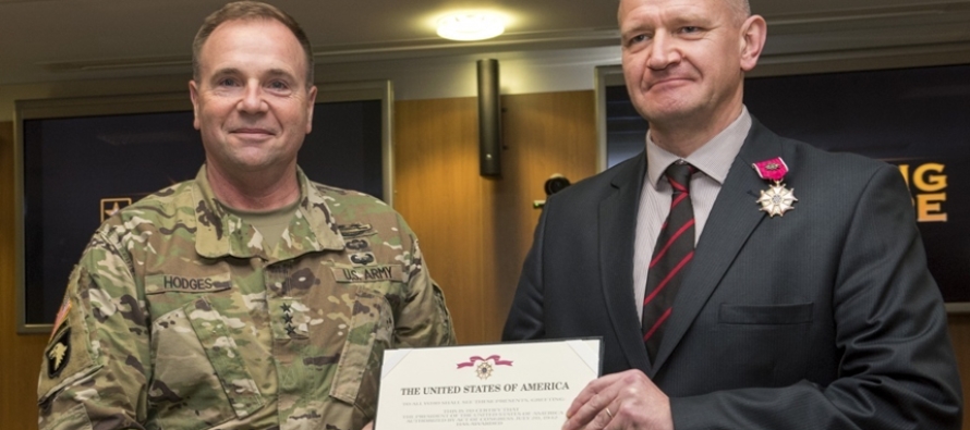 Бригадный генерал A.Leika награжден медалью США