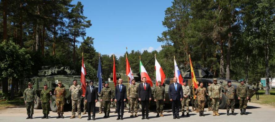 Боевую группу НАТО встретили в Адажи