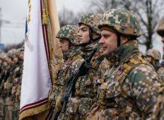 Парад в День независимости Латвии