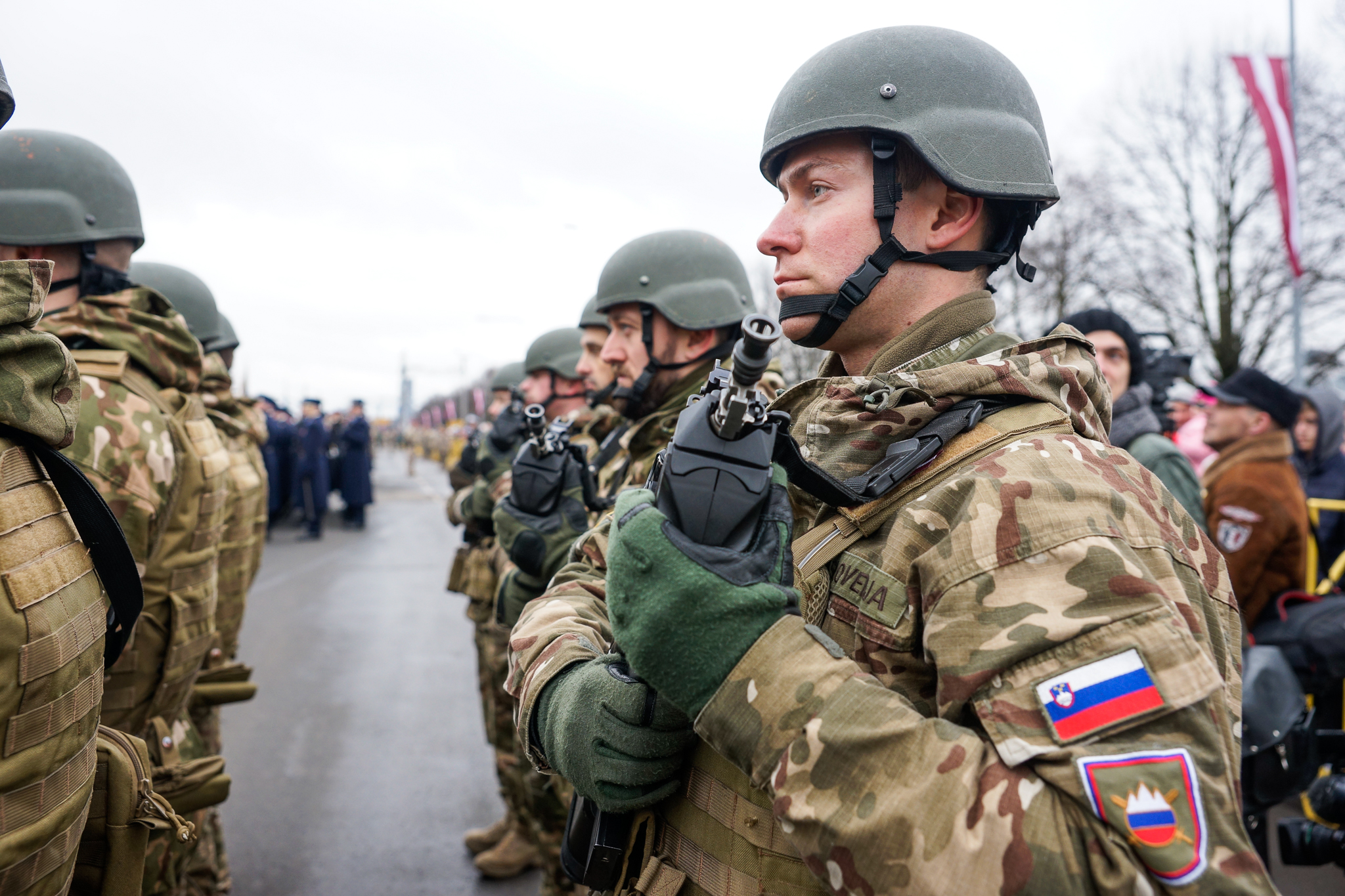 Парад в День независимости Латвии