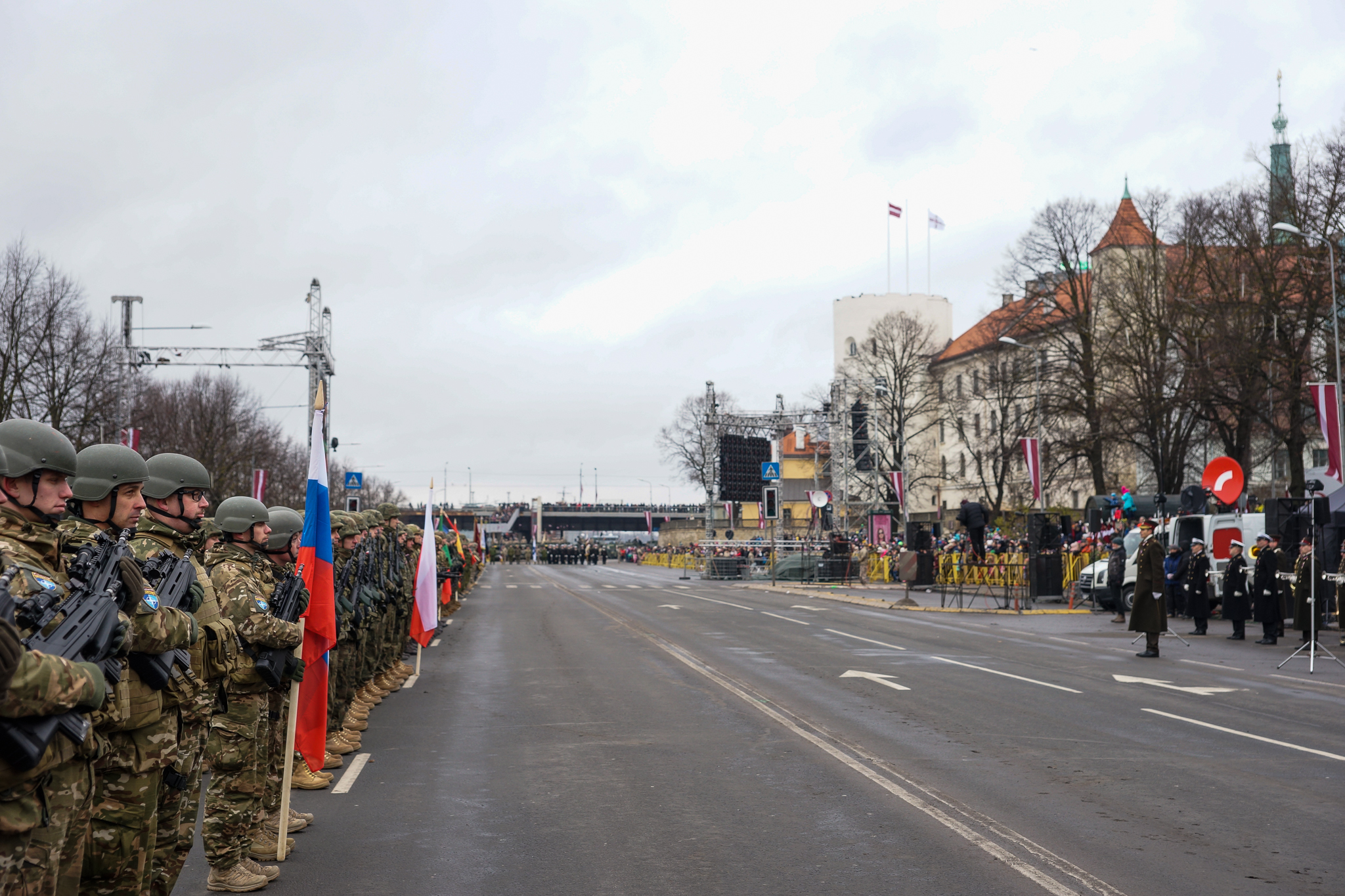 Парад в День независимости Латвии