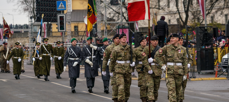 Полная версия фоторепортажа с парада 18 ноября