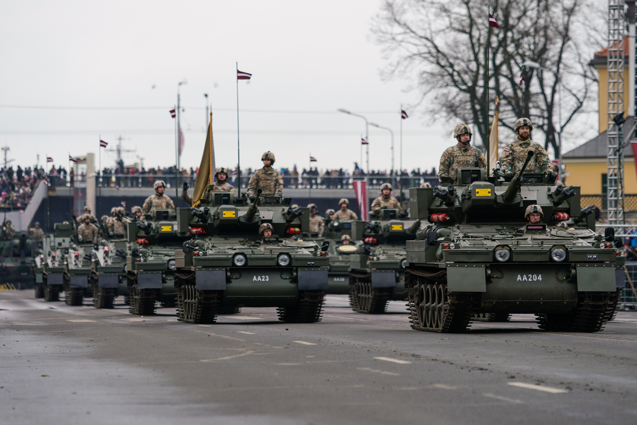 Парад в День независимости Латвии