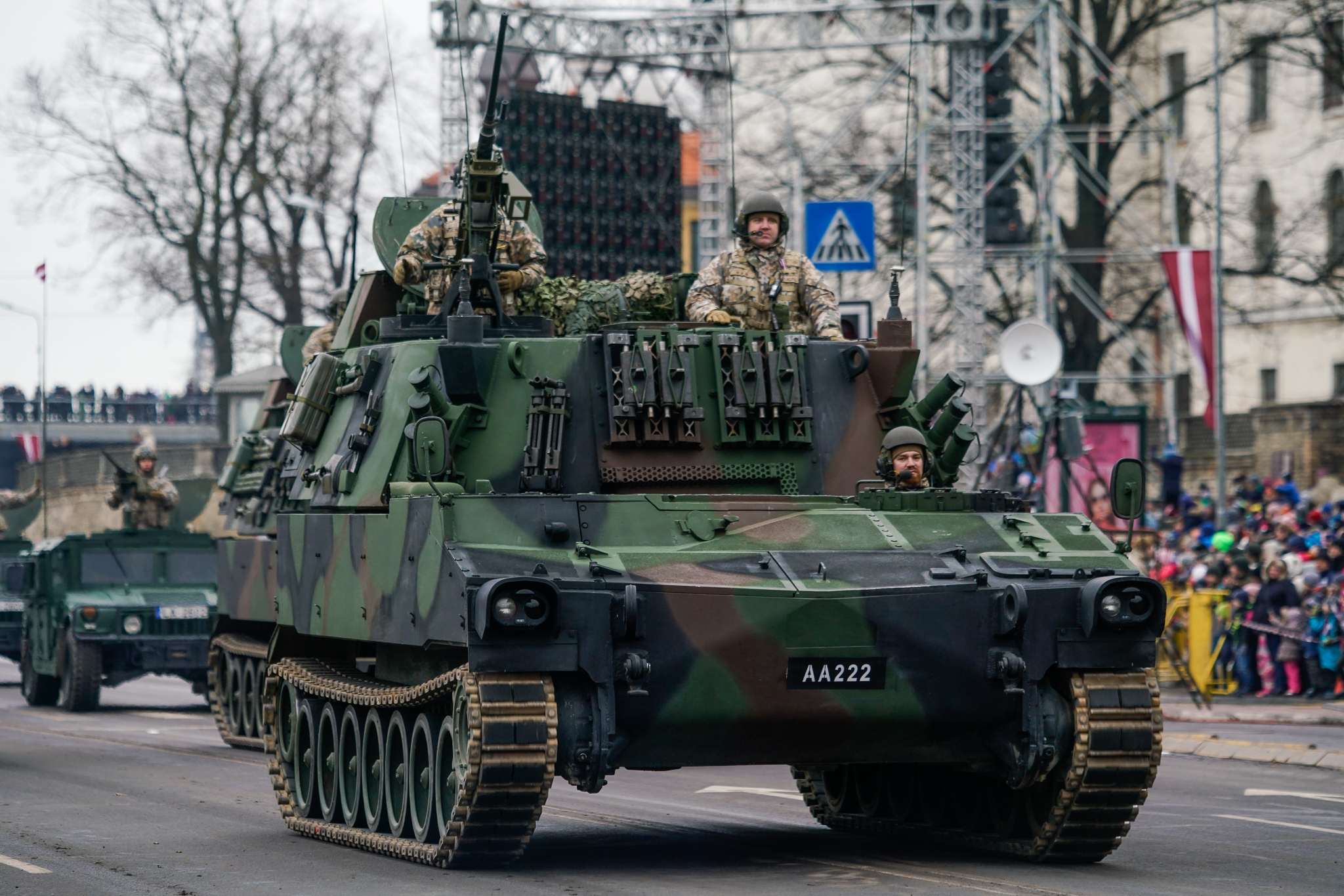 Парад в День независимости Латвии